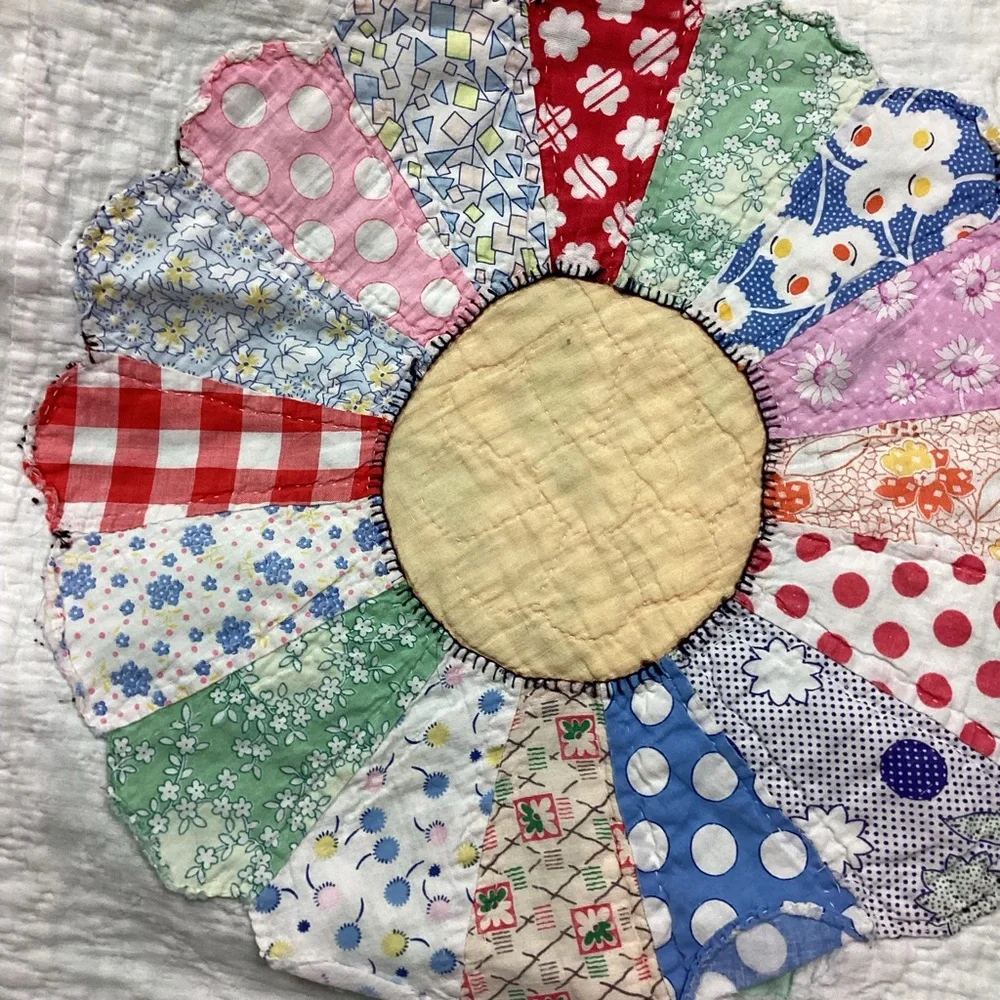 Vintage hand stitched quilt - Picture 4 of 10